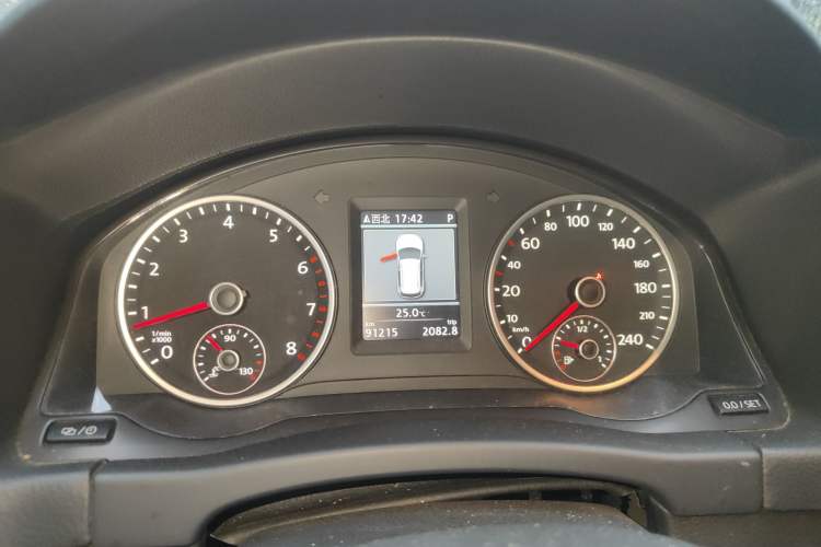 Used Volkswagen Tiguan 2013 1.8 TSI Automatic All-Wheel Drive Luxury Model Instrument Cluster