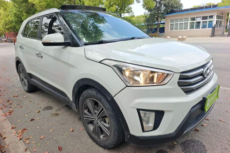 Used Hyundai ix25 2015 1.6L Automatic Two-Wheel Drive Smart GLS Trim Front Right 45 Deg