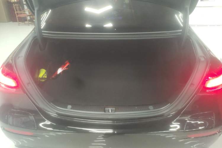 Used Mercedes-Benz E-Class New Energy 2023 E 350 e L Plug-in Hybrid Sedan