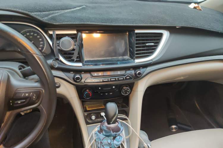 Used Buick GT 2017 15N Automatic Elite Version Audio And AC Panel