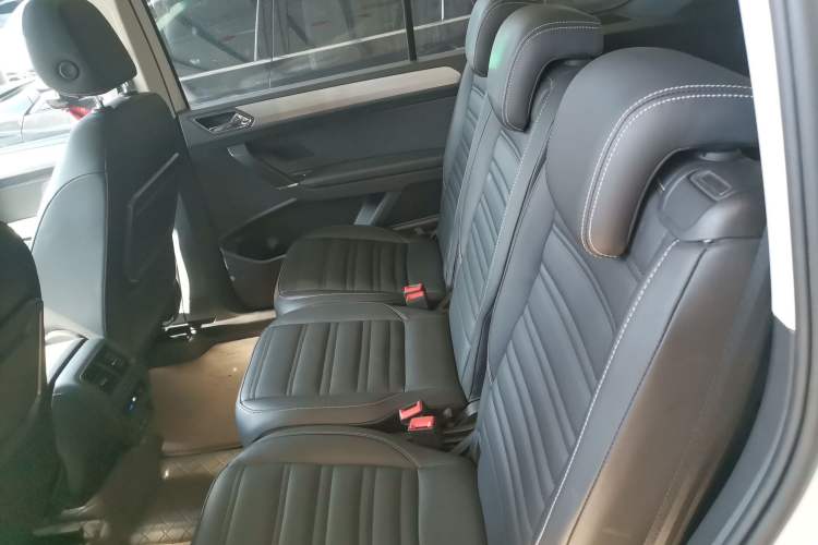 Used Volkswagen Touran 2018 Volkswagen Touran L 280TSI DSG Comfort Edition 7 Seats China V Emission Standard Left Rear Seat