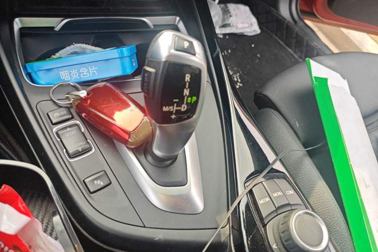 Used BMW 2 Series 2018 220i Convertible Coupe Sports Design Package Gear Lever