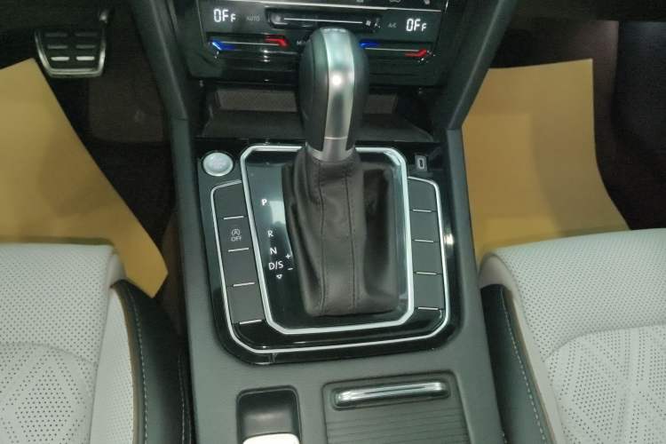 Used Volkswagen Magotan 2023 2 Million Units Commemorative Edition 330TSI DSG Luxury Version Gear Lever