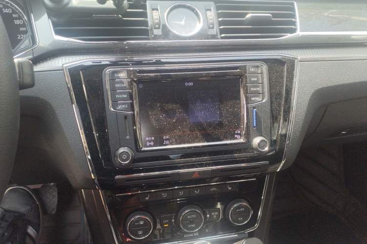 Used Volkswagen Passat 2016 380TSI DSG Prestige Edition Audio And AC Panel