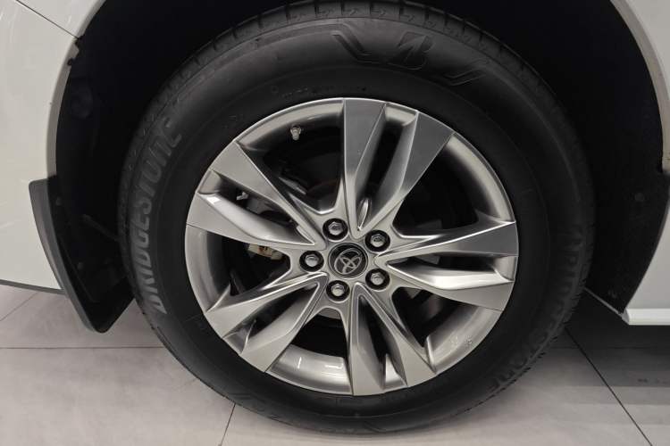Used Toyota SIENNA 2023 2.5L Hybrid Comfort Edition Right Rear Wheel Hub