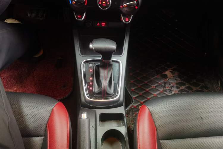 Used Kia KX Cross 2017 1.4L AT GLS
