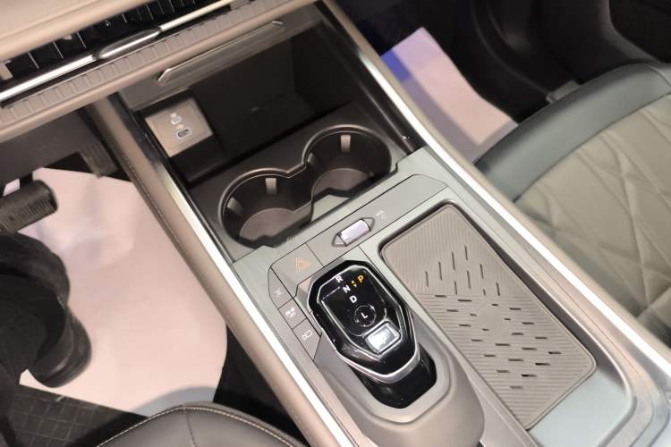 Used Ford Edge 2025 Ford Explorer L 2.0T EcoBoost E-Hybrid Four-Wheel-Drive 7-Seater Supreme Model
