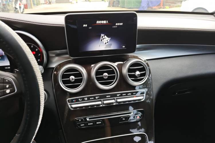 Used Mercedes-Benz GLC 2017 GLC 260 4MATIC Luxury Model
