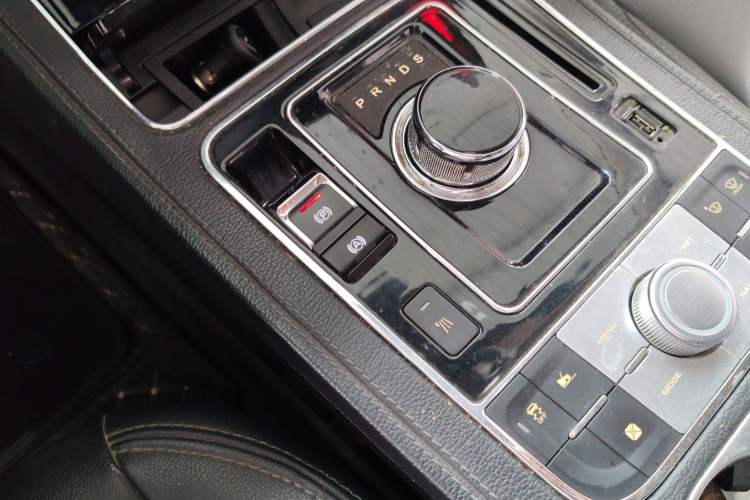 Used Zotye T600 2016 Sport Edition 2.0T DCT Prestige Model Gear Lever