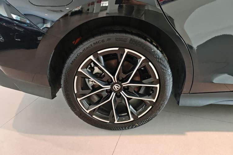 Used Changan UNI-V iDD 2024 Blue Whale Smart Electric iDD 136km ZhiKu Model