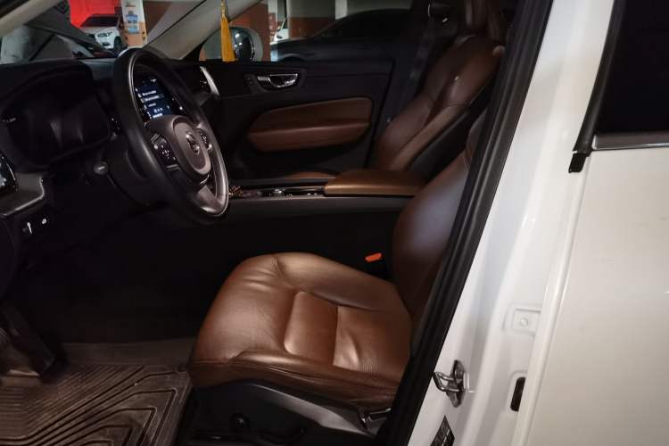 Used Volvo XC60 2019 T5 4x4 Smart Edition China V Standard
