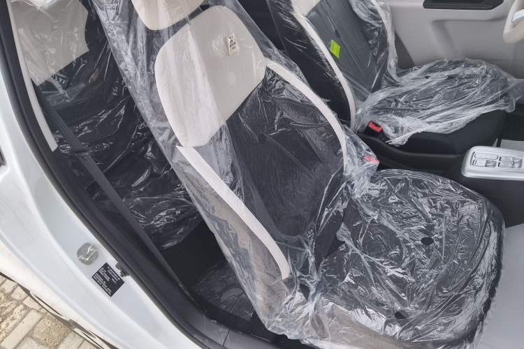 Used CHANGAN NEVO Lumin 2026 Model Treasure Edition 205km Beloved Beige Guoxuan
