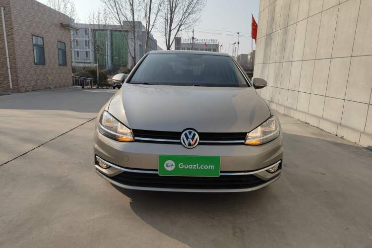 Used Volkswagen Golf 2018 230TSI Automatic Luxury Version
