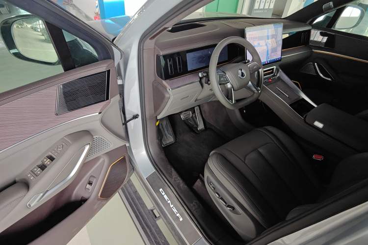 Used Denza N9 2025 Flagship Model