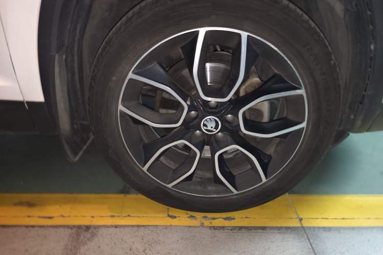 Used Skoda Kodiaq 2017 TSI330 7-Seater Two-Wheel-Drive Luxury Edition Right Front Wheel Hub