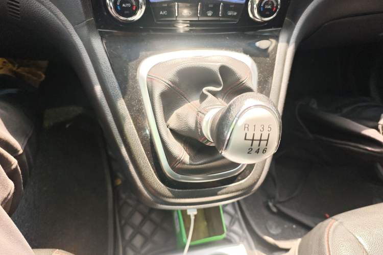 Used Haval H6 2015 Upgraded Model 1.5T Manual Two-Wheel Drive Elite Version Gear Lever