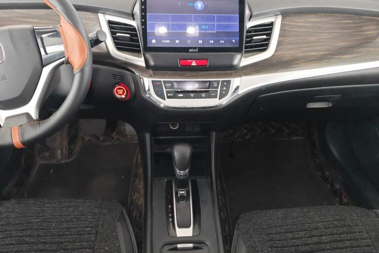 Used Honda Jade 2017 1.8L automatic Comfort version 5 seats Audio And AC Panel