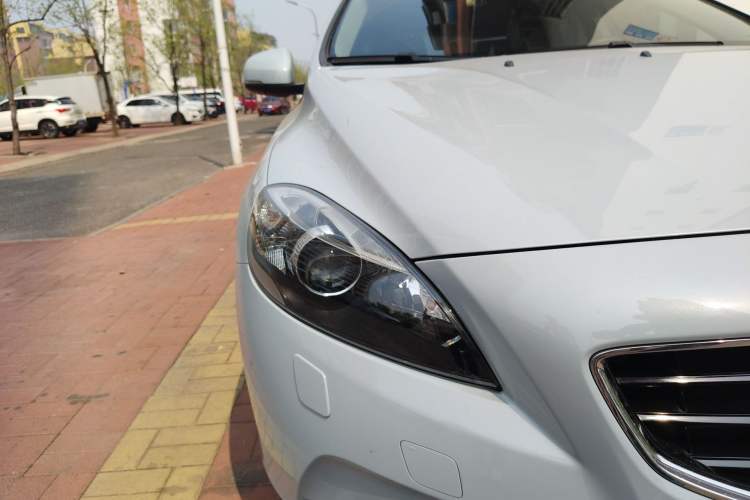 Used Volvo V40 2016 T3 Zhiyi Edition Right Front Headlight