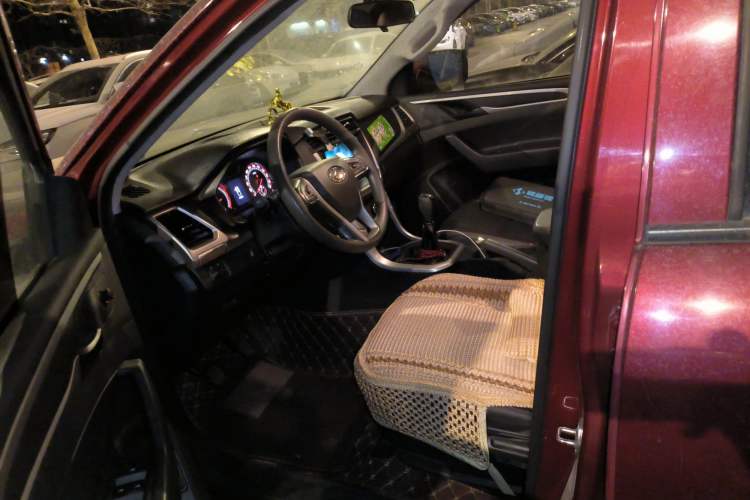 Used SAIC MAXUS T60 2019 2.4L Gasoline Manual Two-Wheel-Drive High-Ride Pioneer Edition Standard Cab