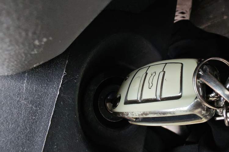 Used Chery QQ Ice Cream 2022 170km Sundae Phosphate Lithium-Ion Interior 1