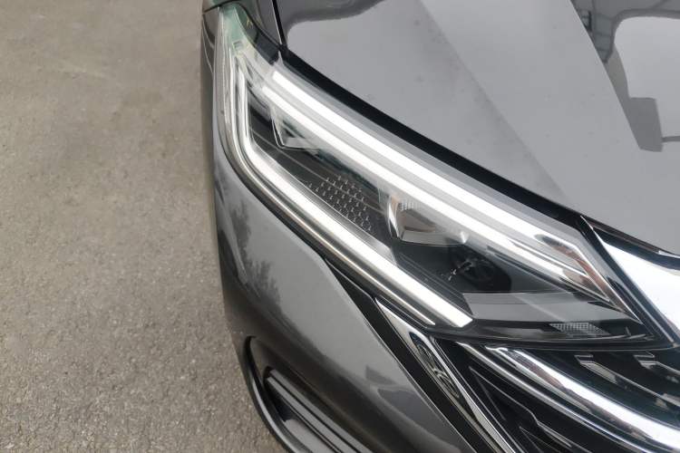 Used Volkswagen Sagitar 2023 300TSI DSG Excellence Edition Right Front Headlight