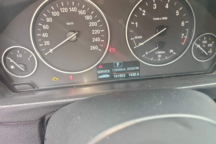 Used BMW 3 Series 2016 320Li Ambition Model Odometer Close Up