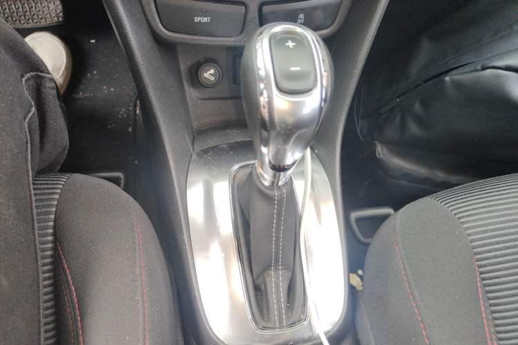 Used Buick Encore 2015 1.4T Automatic Two-Wheel Drive Urban Elite Version
