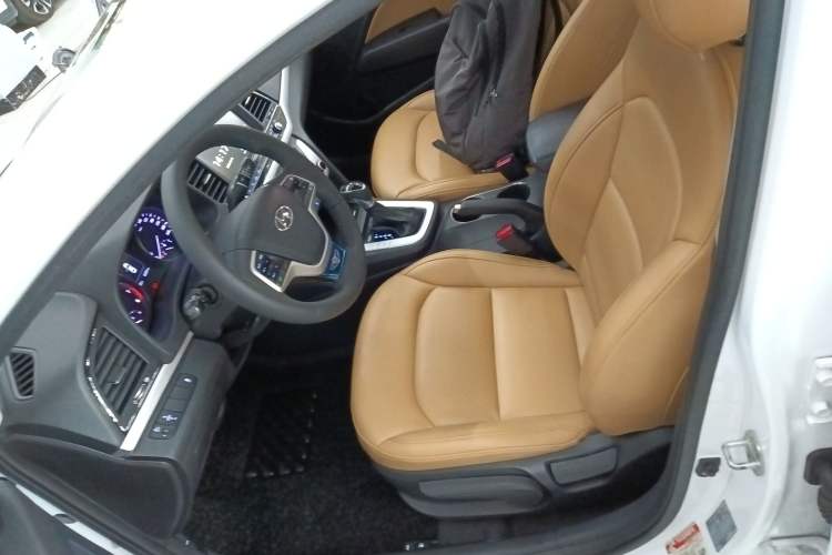 Used Hyundai Elantra (6th Generation / Lingdong) 2016 1.6L Automatic ZhiXuan · Youth Edition
