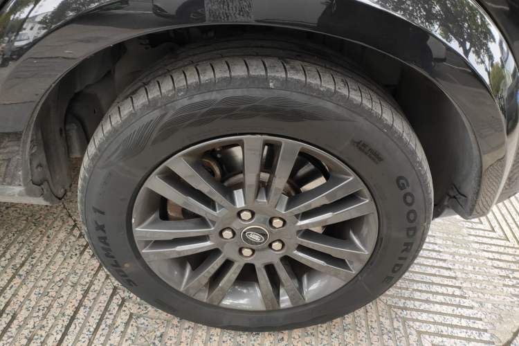 Used Land Rover Discovery 2016 3.0 SC Obsidian Black Heritage Edition SE
