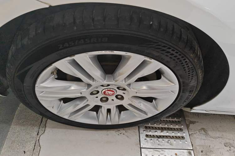 Used Jaguar XFL 2018 XFL 2.0T 250 PS Luxury Edition Left Front Wheel Hub