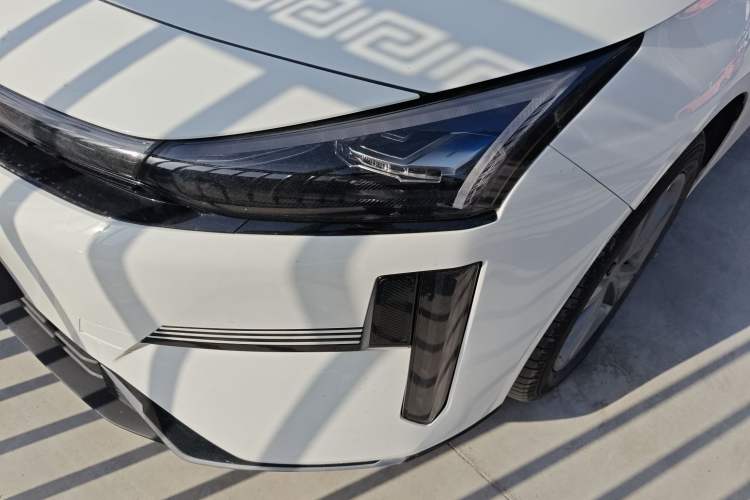 Used Geely Galaxy L6 2025 EM-i 140km Long-Range Version