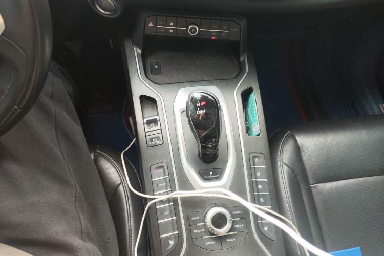 Used Wey VV6 2018 2.0T Two-Wheel-Drive Ultra-Luxury Version China V Standard
