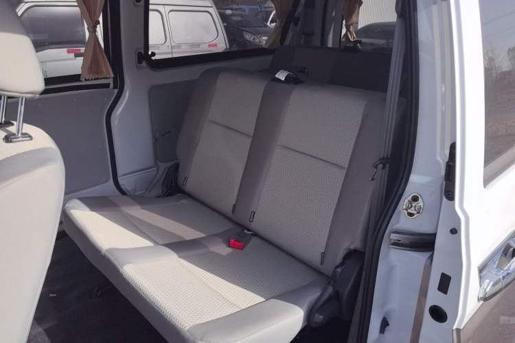 Used Jinbei Hiace X30 2024 1.5L Wealthy-Style Passenger Van 5/6/7 Seater
