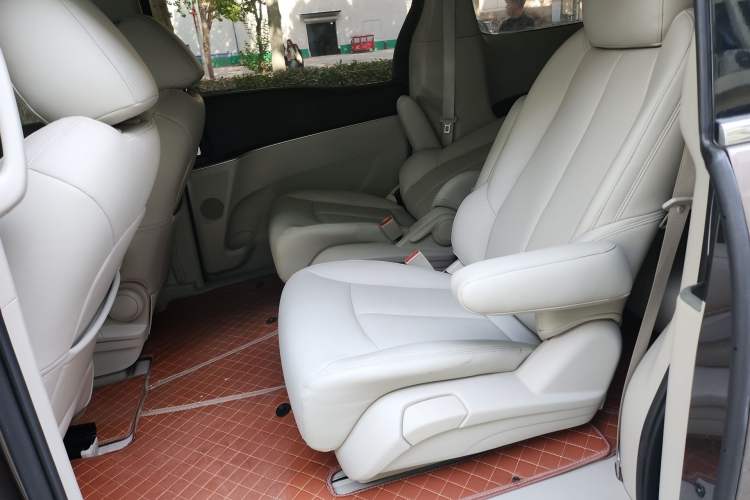 Used Buick GL8 2021 Land Cruiser Executive Class 652T Comfort Model