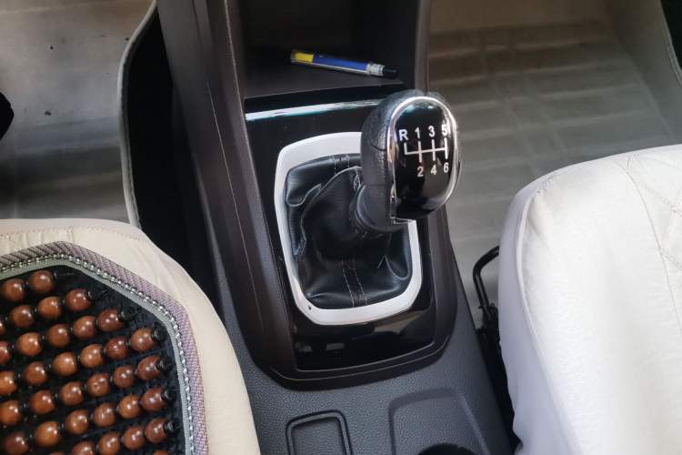 Used Baojun 310W 2017 1.5L Manual Comfort Version China V Gear Lever