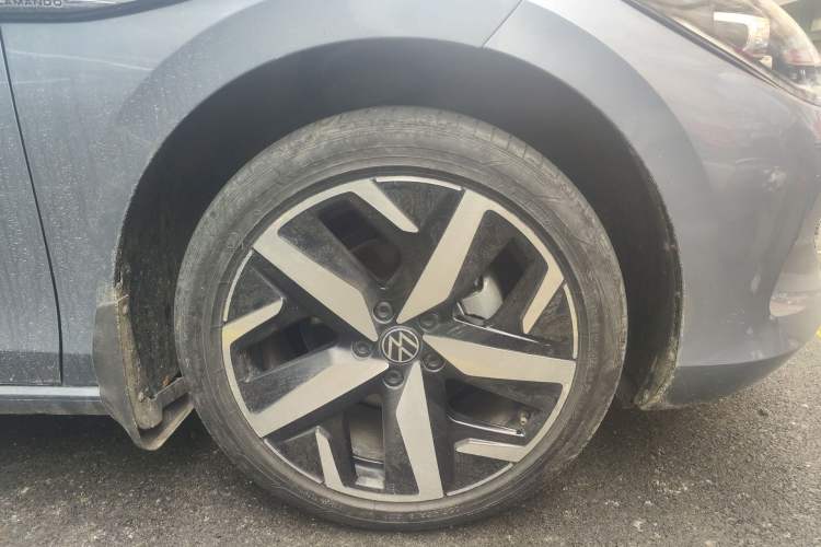 Used Volkswagen Lamando 2022 Lavida L 280TSI DSG Cool & Spicy Edition Right Front Wheel Hub