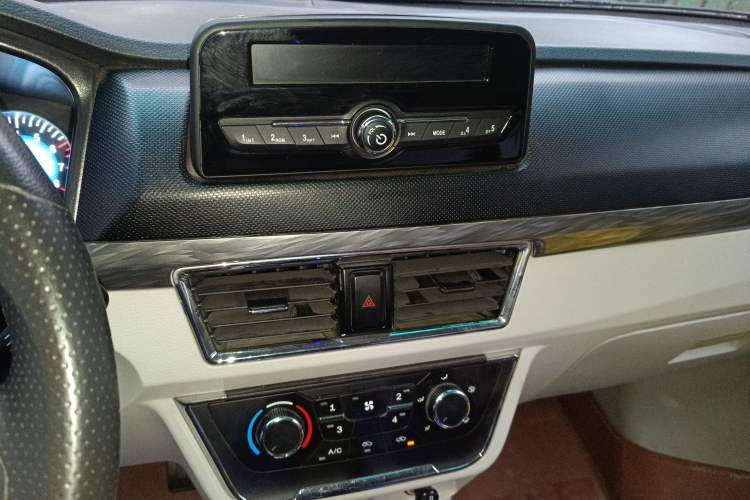 Used Jinbei New Hiace S 2021 1.5L Wealth Central Air-Conditioned Bus China VI Standard Model SWC15M