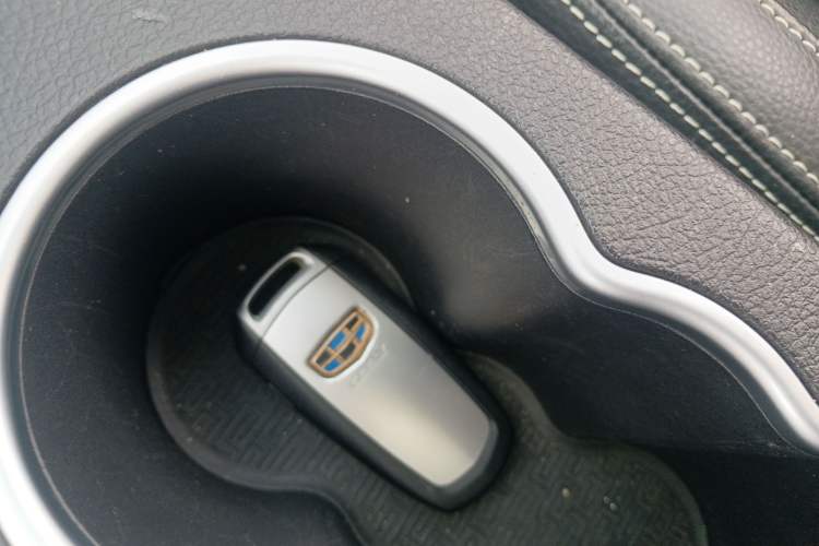 Used Geely Auto Vision X6 2016 1.8L Manual Luxury Model