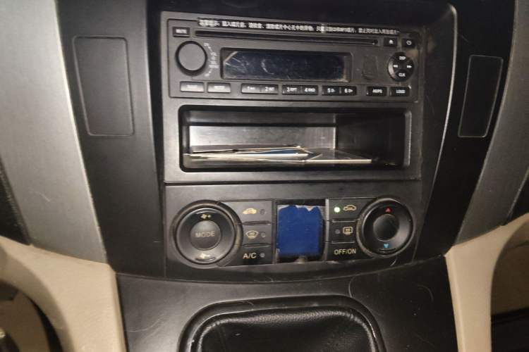 Used FORTHING Joyear SUV 2012 1.6L Luxury Model Audio And AC Panel