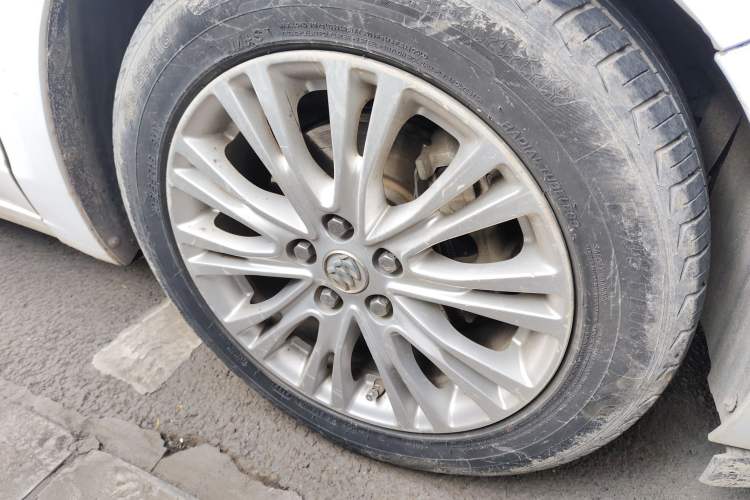 Used Buick GT 2017 15N Automatic Elite Version Right Front Wheel Hub