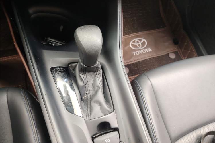 Used Toyota C-HR 2022 2.0L Comfort Edition Gear Lever