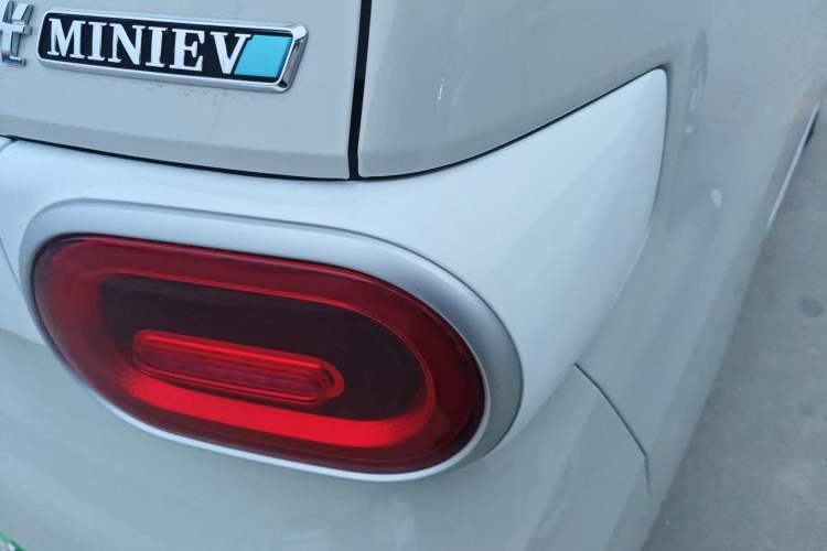 Used Wuling Hongguang MINIEV 2024 3rd Generation 215km Youth Edition Right Rear Taillight