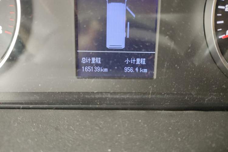 Used JAC Group Sunray 2017 2.0T Short-Wheelbase Mid-Roof Xingkuaiyun Multi-Purpose Commercial Vehicle Odometer Close Up