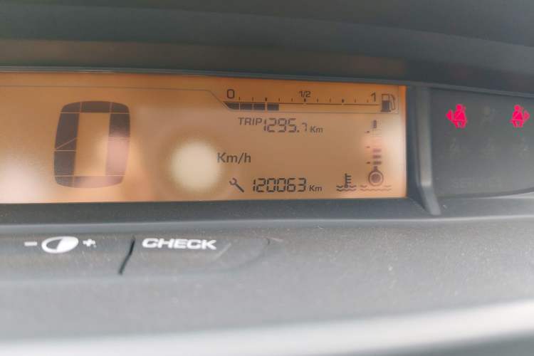 Used Citroen C-Quatre 2013 Facelifted CROSS 1.6L Automatic Odometer Close Up