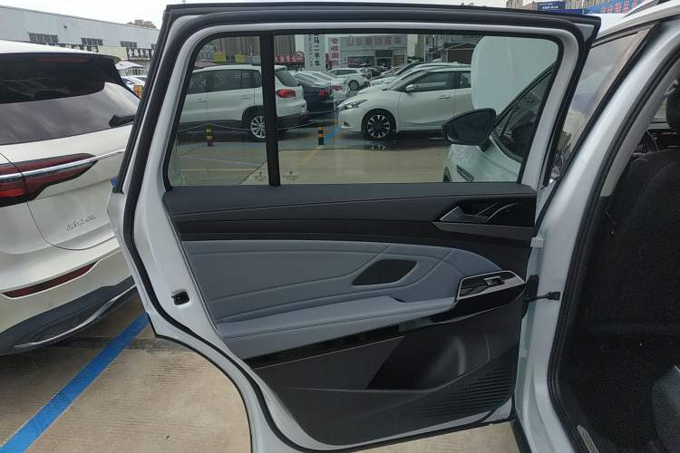 Used Volkswagen ID.6 X 2023 Pure Edition