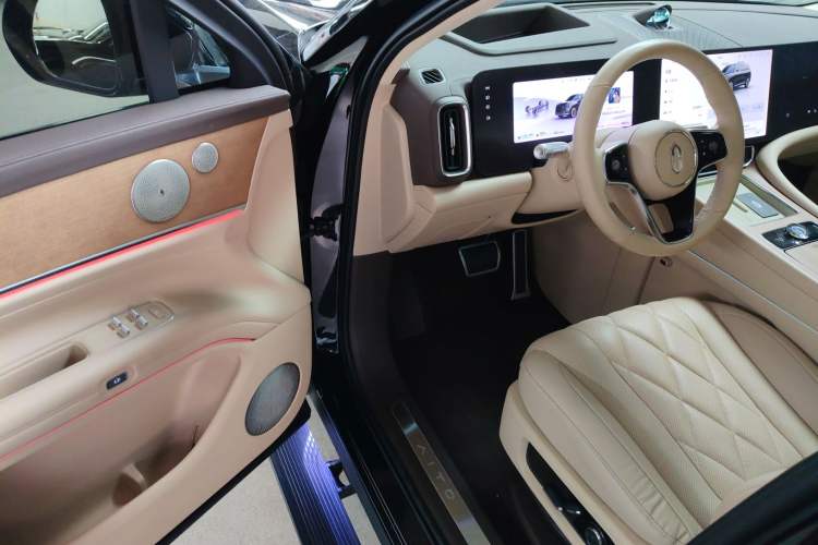 Used Hima AITO M9 2024 Range-Extended Ultra Version 42 kWh 6-Seater Model Driver Seat