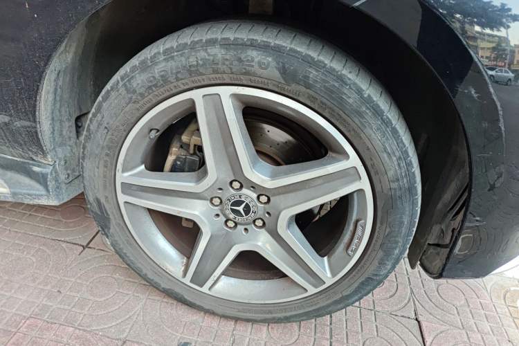 Used Mercedes-Benz GLE 2017 GLE 400 4MATIC Right Front Wheel Hub