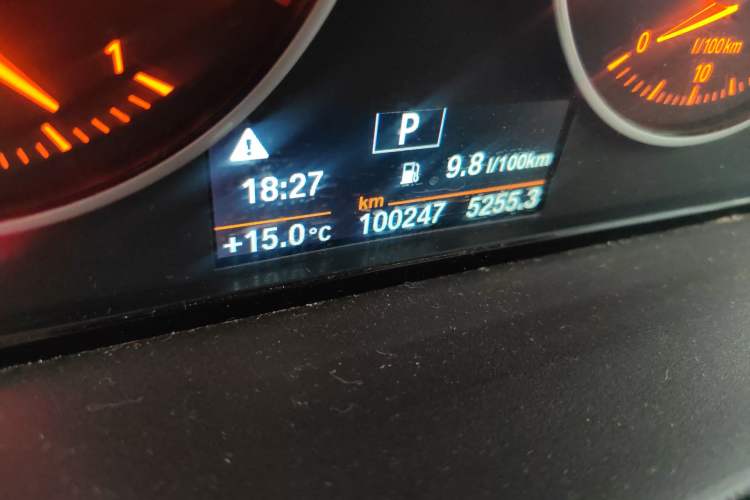 Used BMW X1 2016 sDrive20Li Luxury Model Odometer Close Up