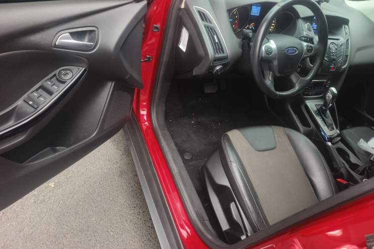 Used Ford Focus 2012 Sedan 1.6L Automatic Comfort Model
