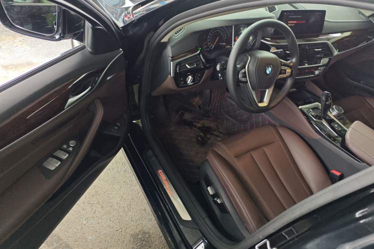 Used BMW 5 Series 2019 525Li Luxury Package
